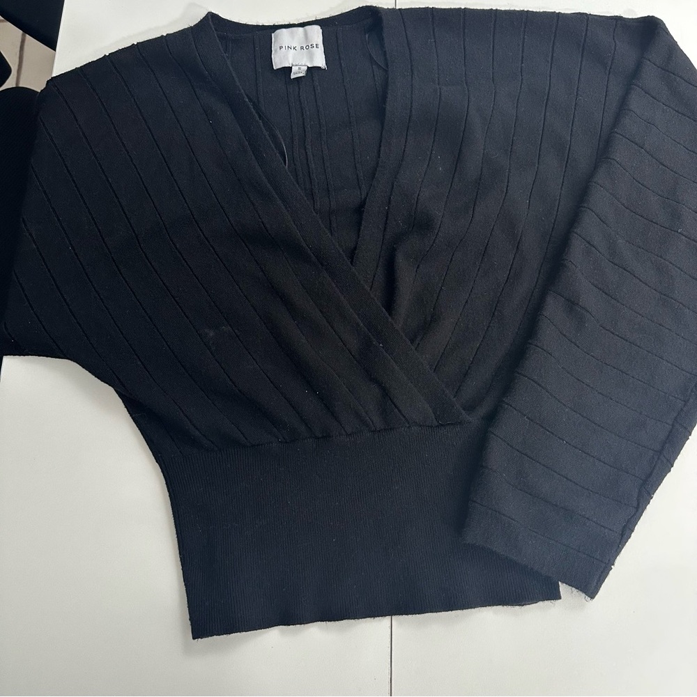 Pink Rose Black Sweater S – Cropped Fit